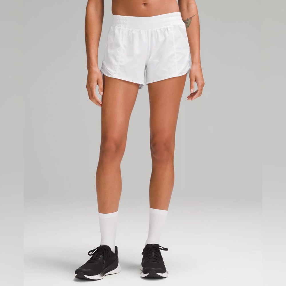 Lululemon women's white hotty hot shorts low rise 4"
